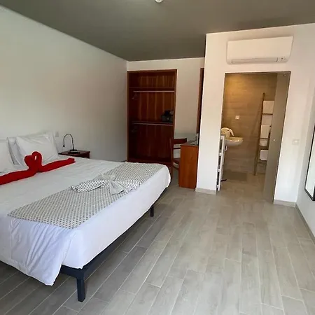 3 Caparica - Lisbon Gay Отель Шарнека