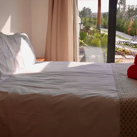 3 Caparica - Lisbon Gay Hotel Charneca (Setubal)