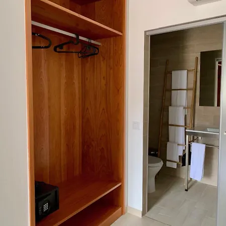 3 Caparica - Lisbon Gay Отель Шарнека