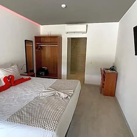 3 Caparica - Lisbon Gay 3* تشارنكه