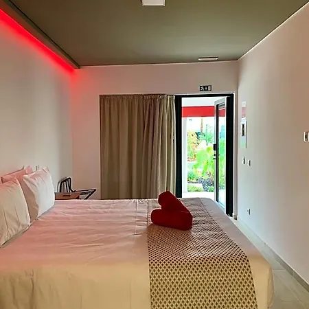 3 Caparica - Lisbon Gay 3* تشارنكه