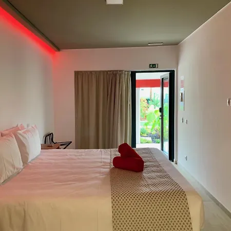 3 Caparica - Lisbon Gay ホテル