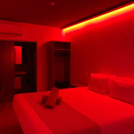 3 Caparica - Lisbon Gay ホテル シャルネカ